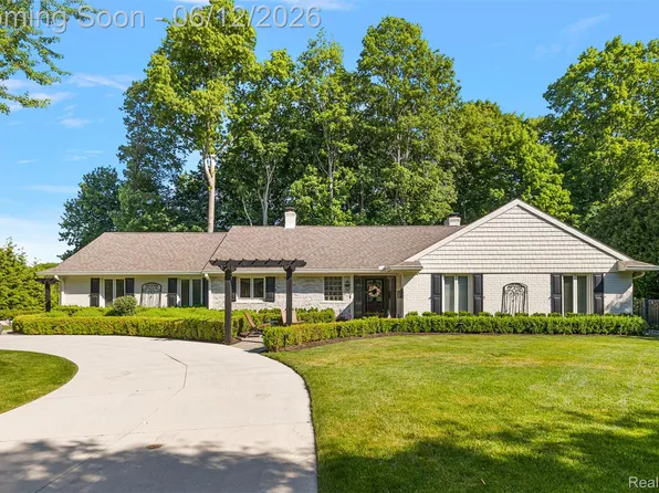 1276 Hillside Dr, Birmingham, MI 48009