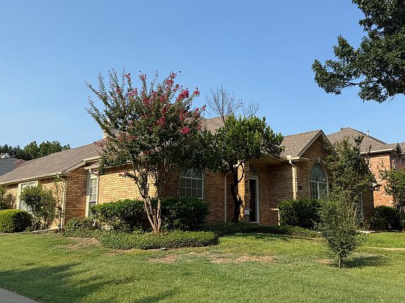 2nd image of 1422 Susan Ln