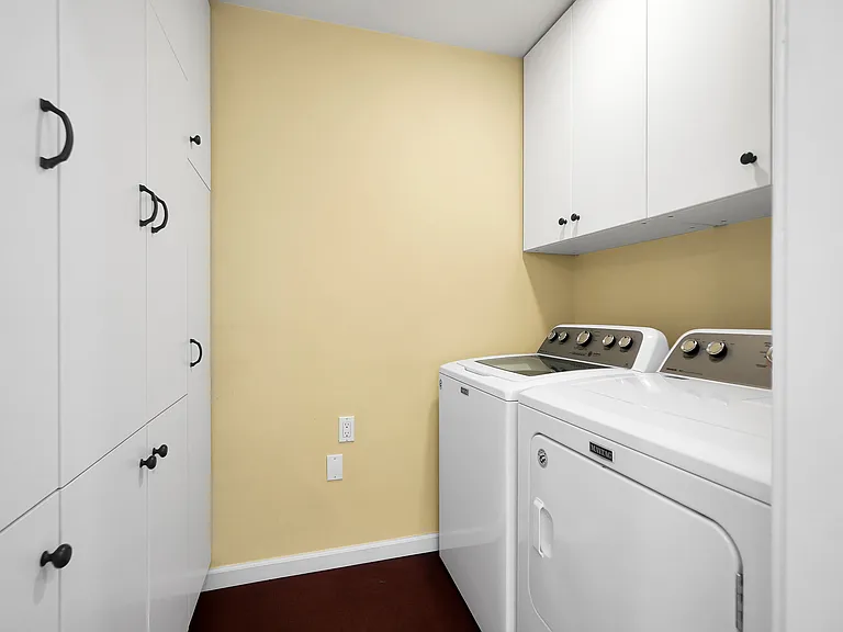 2249 Whyte Park Ave — Photo 19