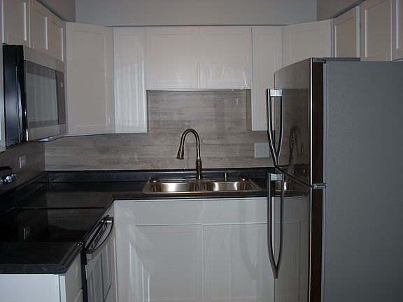 3rd image of 5706 W 129th St #2A