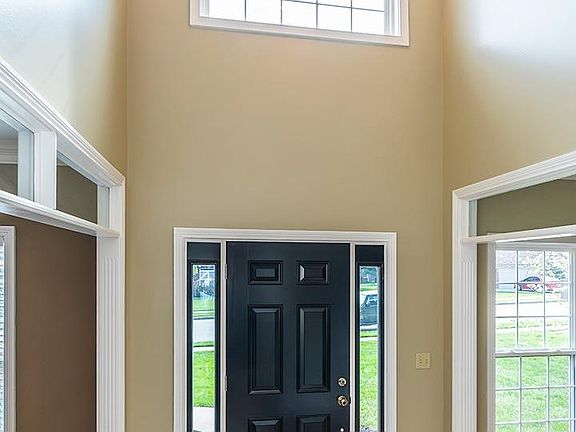 3rd image of 111 Stone Cove Dr
