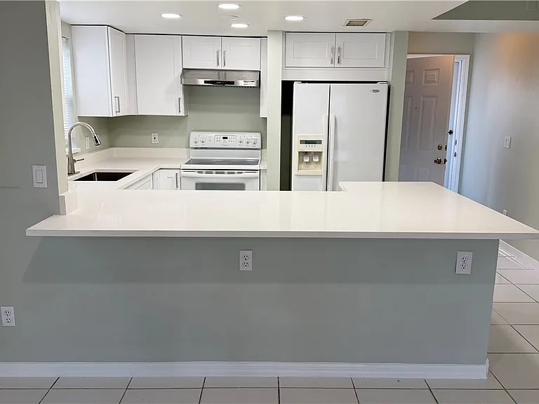28 Cosmopolitan Dr #13 — Photo 2