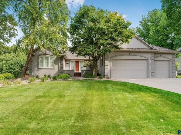 18 S Elkjer Cir, Sioux Falls, SD 57103