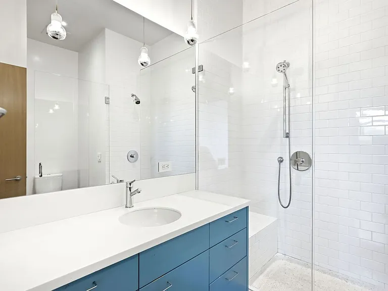 1076 S Van Ness Ave — Photo 25