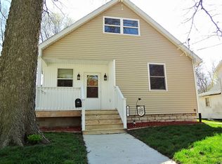 828 Chestnut Ave, Dixon, IL 61021