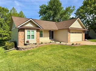 20 Englewood Dr, Glen Carbon, IL 62034