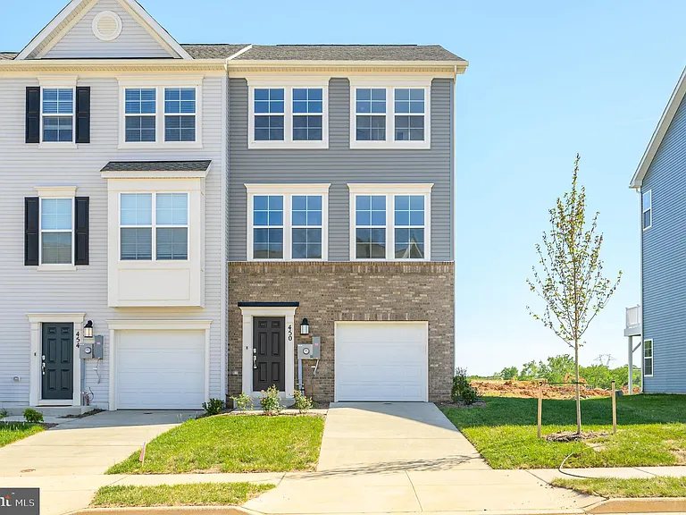 450 Seeback Dr — Photo 1