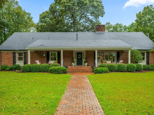 1110 Chestnut Dr, Smithfield, NC 27577