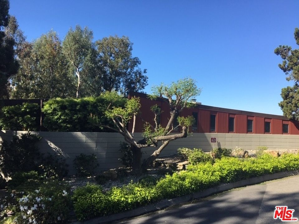 1st image of 2487 Canyon Oak Dr