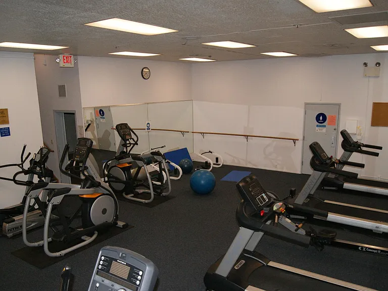 490 N Civic Dr #413 — Photo 18