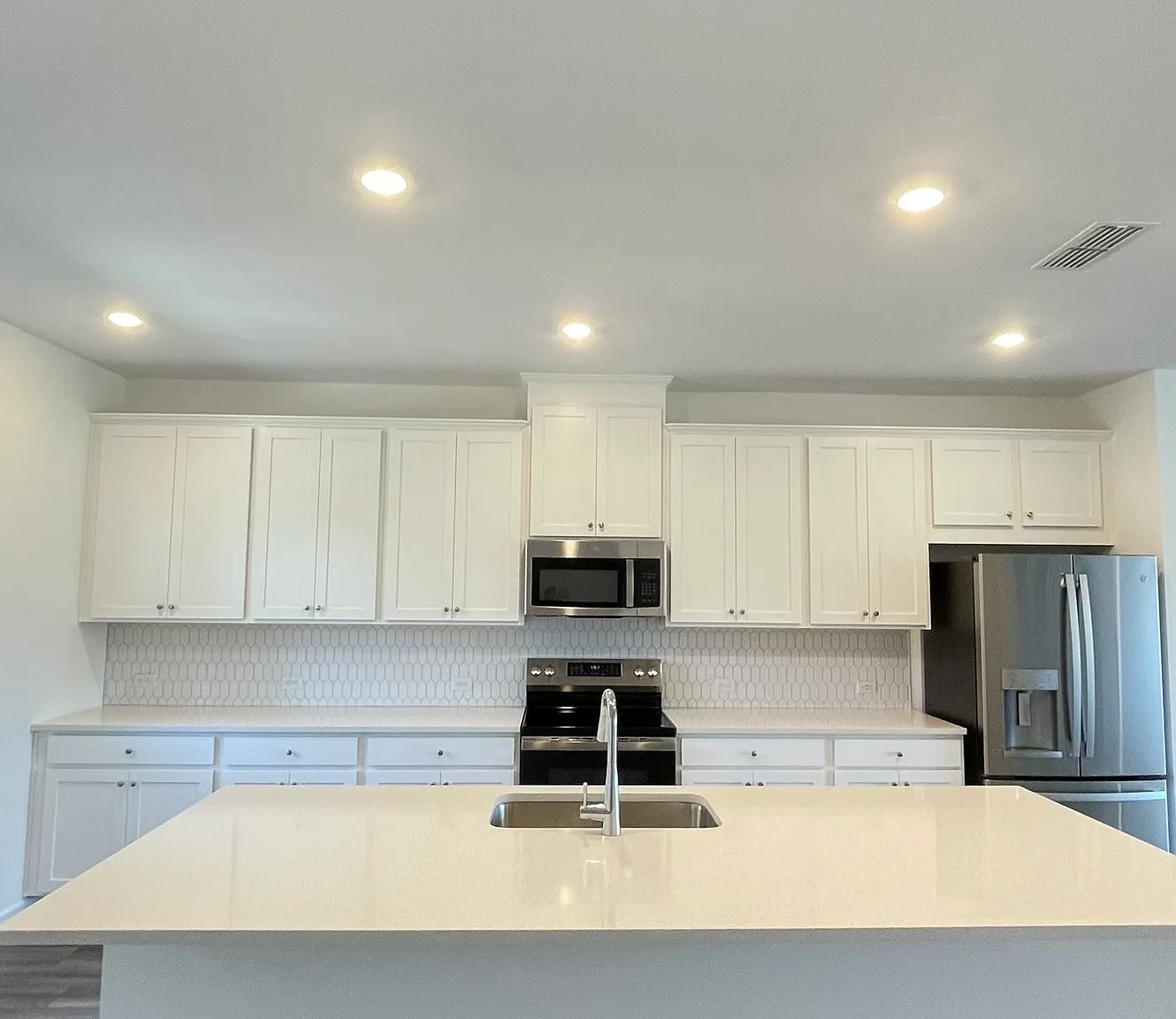 4 bed, 2359 sqft, $2,950 — Photo 3