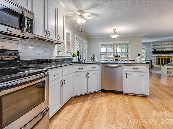 5th image of 2043 Shadwell Ct