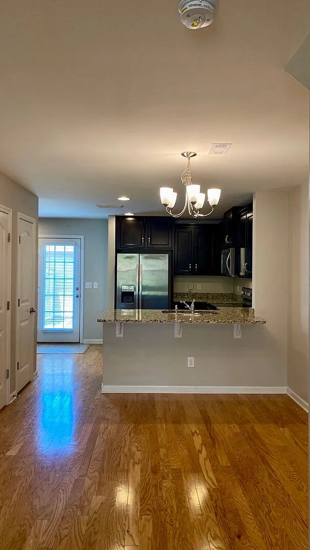 2 bed, 2.5 bath, 1261 sqft, $1,900 — Photo 4