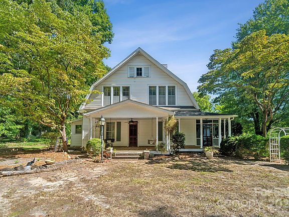 3rd image of 407 W Charlotte Ave