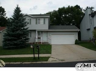 7070 Villa Dr, Waterford, MI 48327
