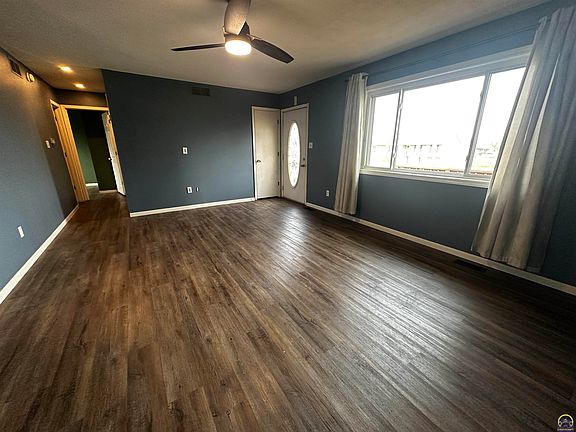 5th image of 501 E Main St