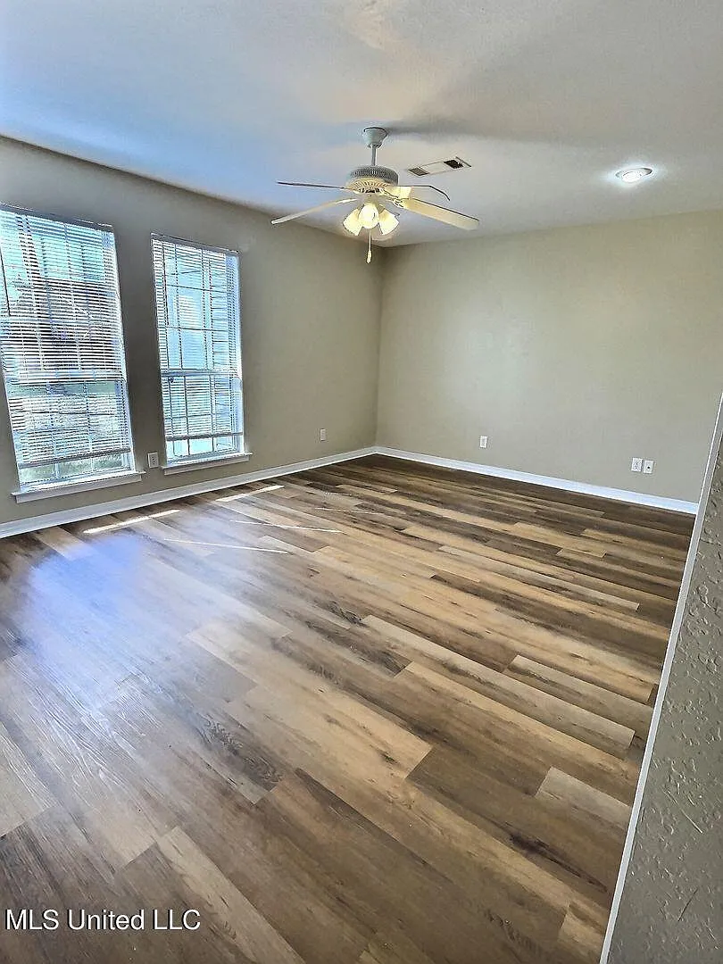 3 bed, 2.5 bath, 1200 sqft, $1,400 — Photo 4