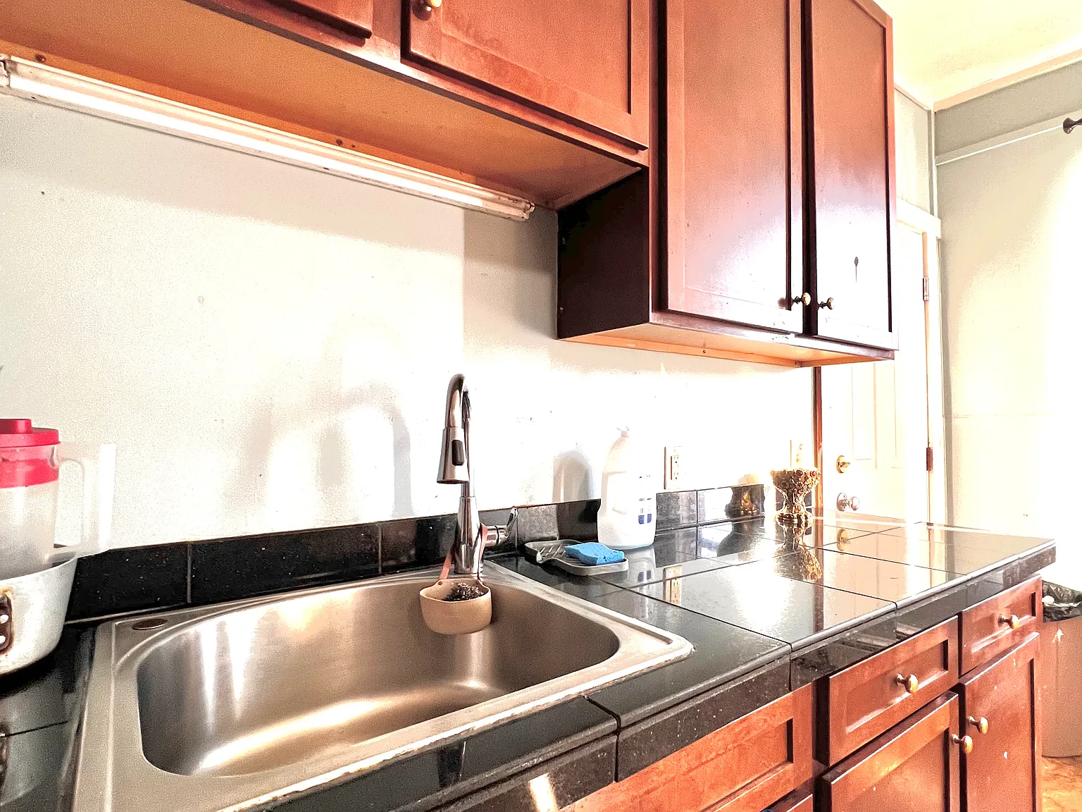 3 bed, 1100 sqft, $1,800 — Photo 2
