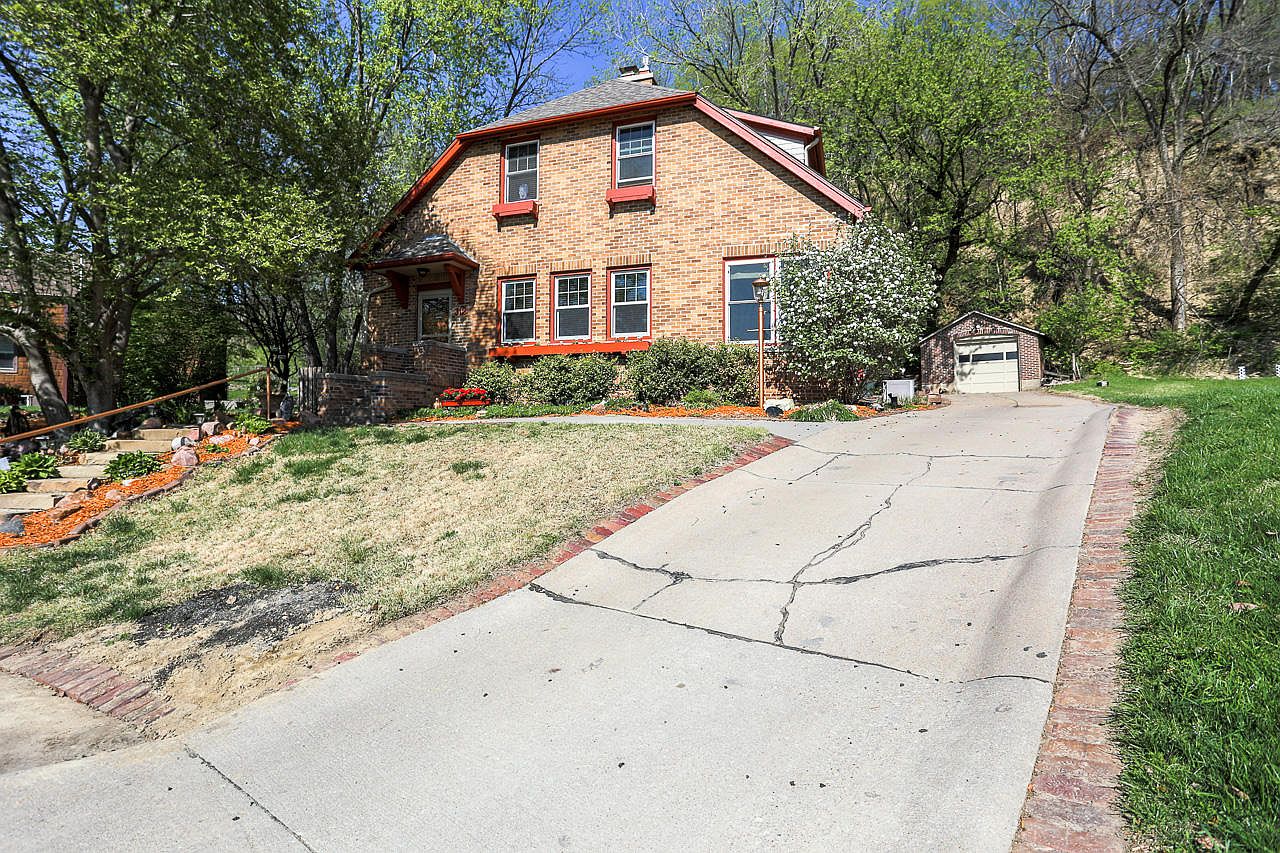 312 Locust Lodge Ave, Council Bluffs, IA 51503 Zillow