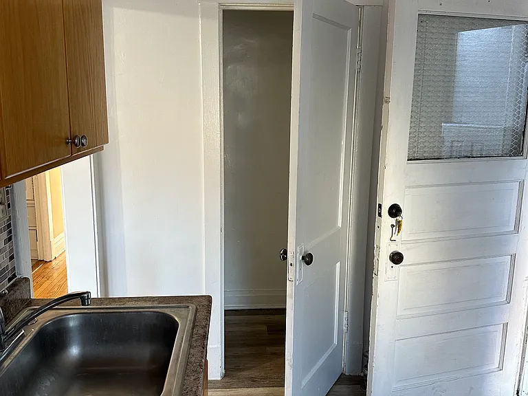 2215 S 58th Ave — Photo 5