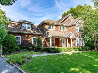 23 Lacebark Ln, East Quogue, NY 11942