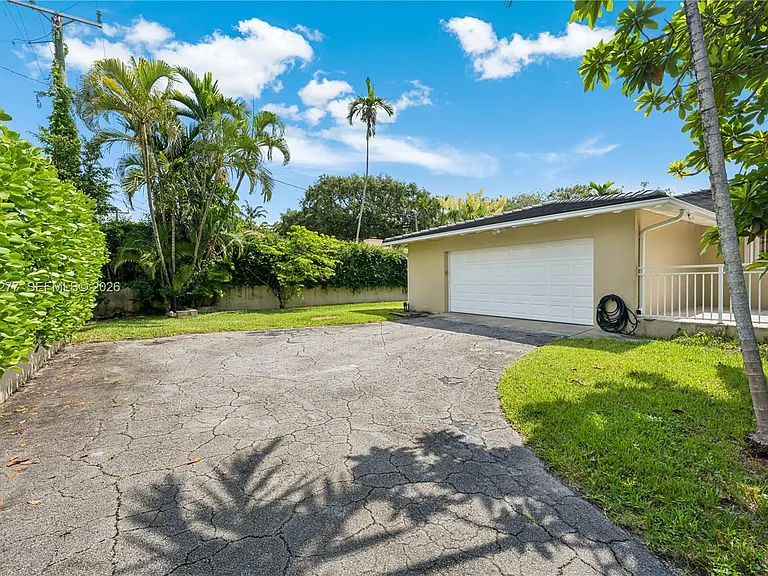 2514 E Granada Blvd — Photo 8