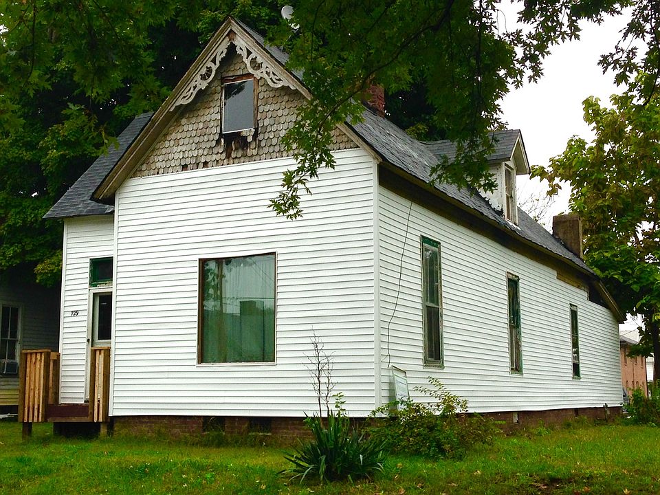 1st image of 729 Cedar St