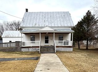 37 Spruce St, Champlain, NY 12919