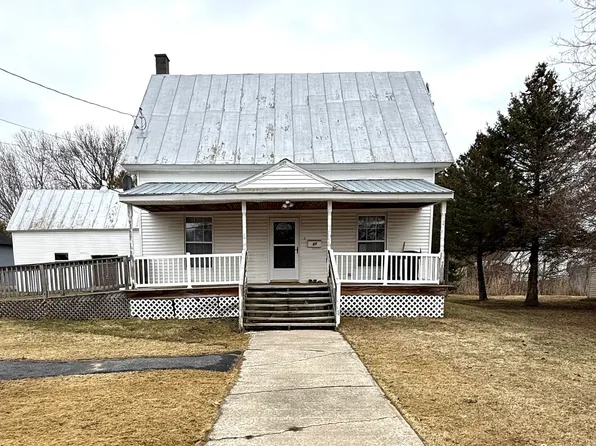 37 Spruce St, Champlain, NY 12919