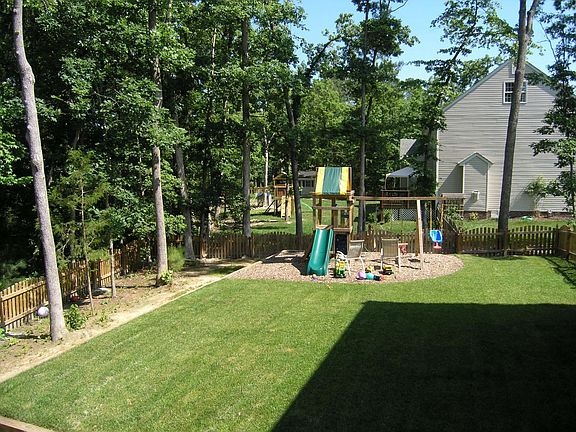 Fully Fenced, Irrigated Yard!