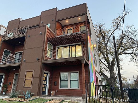 2nd image of 902 Montana St