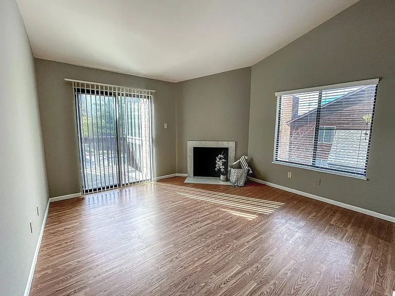 South Summit Apartments — Photo 11