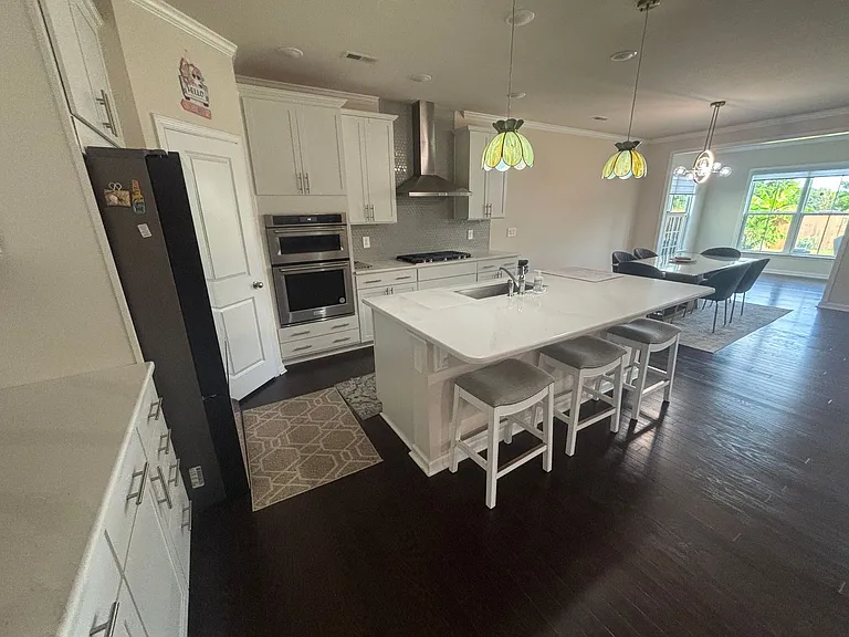 317 Aintree Ave — Photo 6