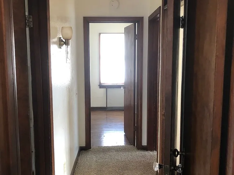 555 Woodsdale Ave — Photo 8
