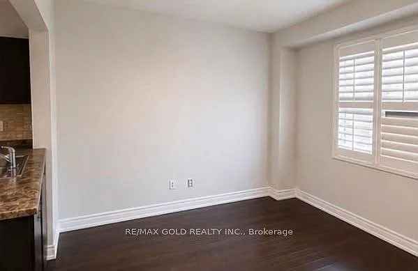 765 Millworks Cres — Photo 5