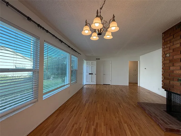 5937 Sultana Ave — Photo 3