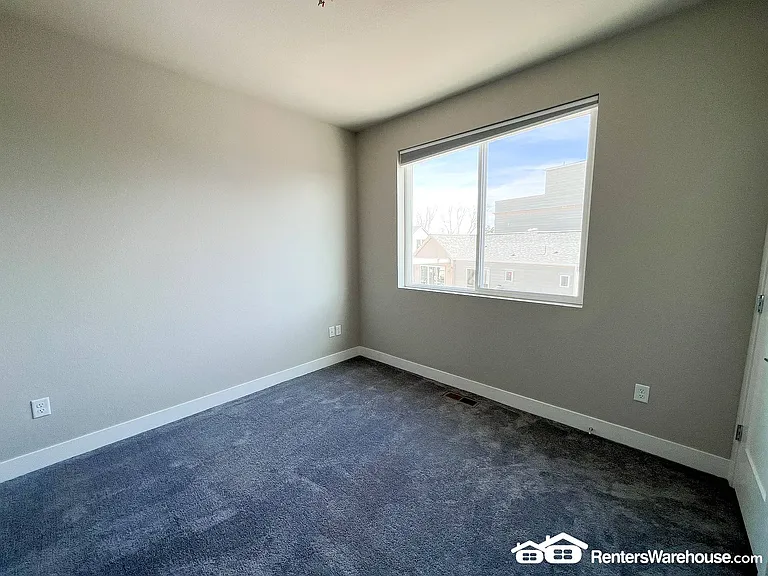 888 S Valentia St — Photo 17