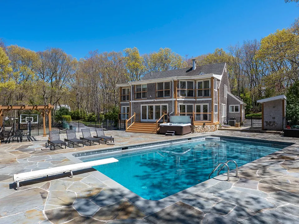 3 Dory Ln