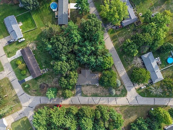 2nd image of 4910 GROVE AVENUE