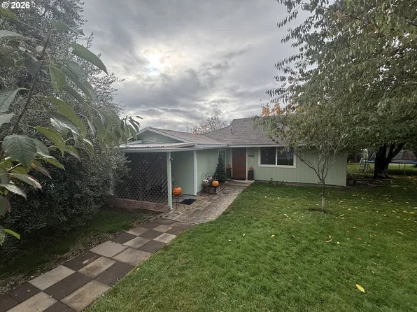 674 NE Waite St, Myrtle Creek, OR 97457