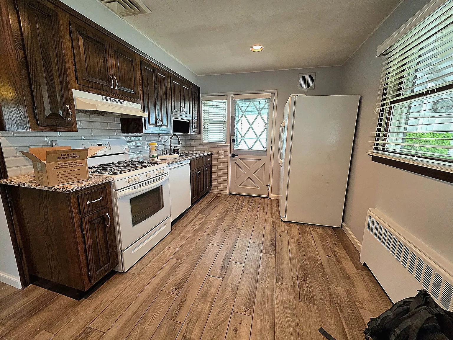 3 bed, 952 sqft, $4,300 — Photo 2