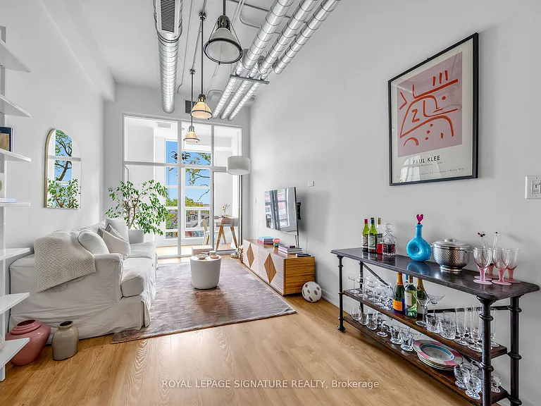 380 Macpherson Ave #422 — Photo 2