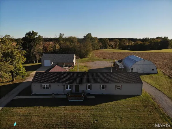 1868 Ferrydale Rd, Odin, IL 62870