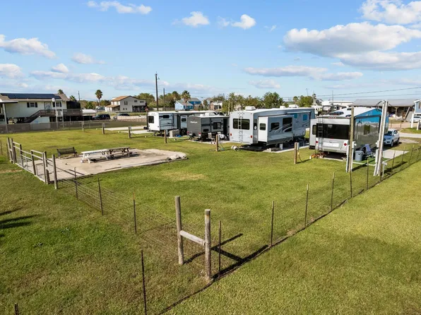 4531 Mallard St, Hitchcock, TX 77563