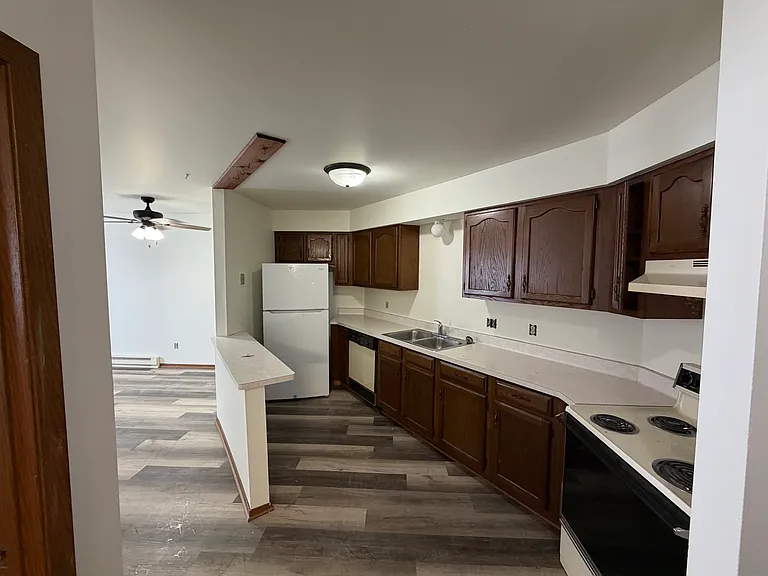 920 Courtney Ln #9 — Photo 6