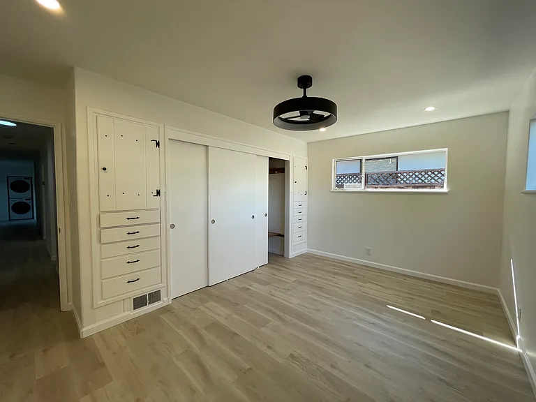 2746 Cowper St — Photo 14