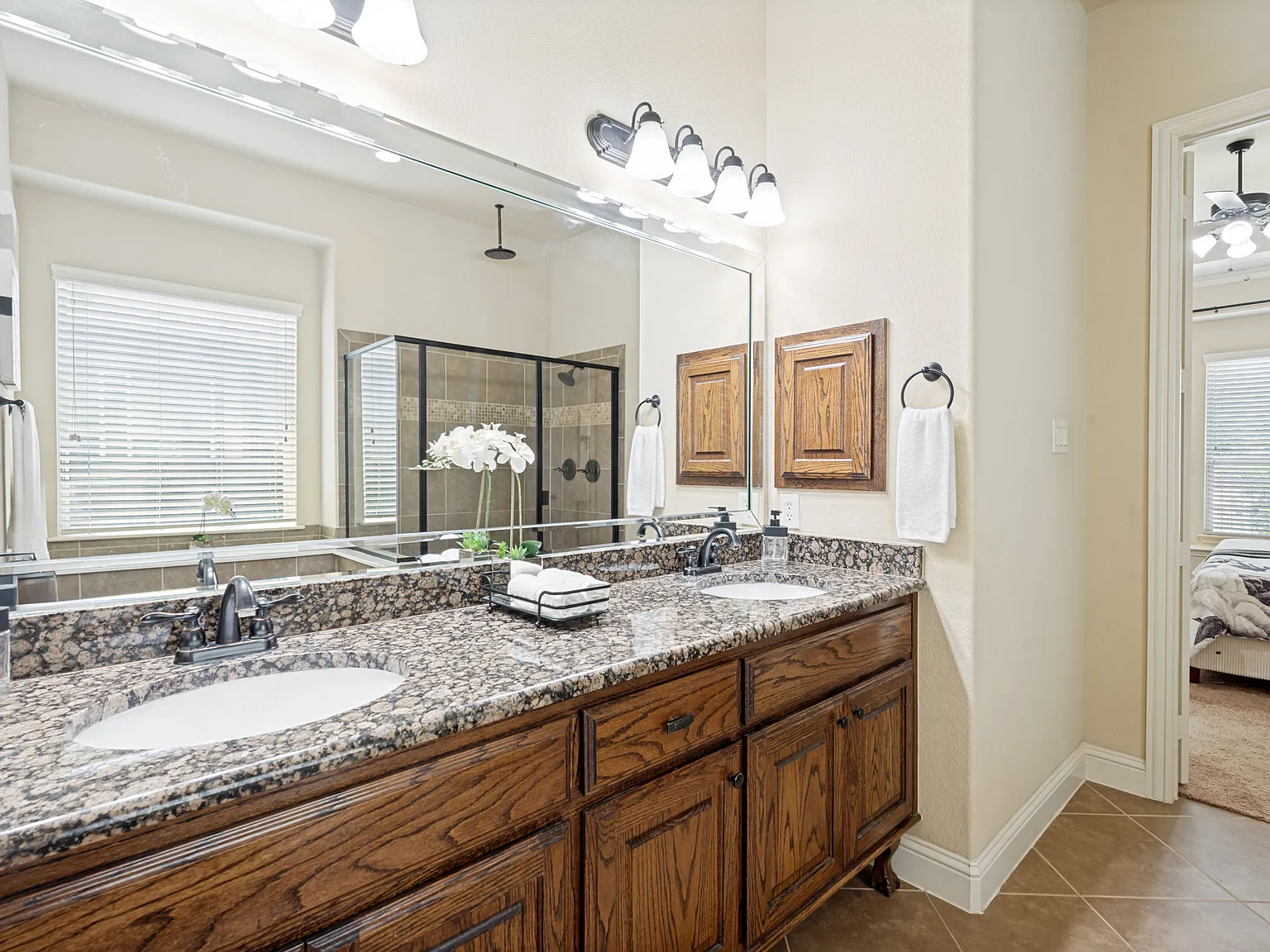 4 bed, 3266 sqft, $4,650 — Photo 2