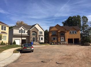 11 Liam Ct, Colonia, NJ 07067