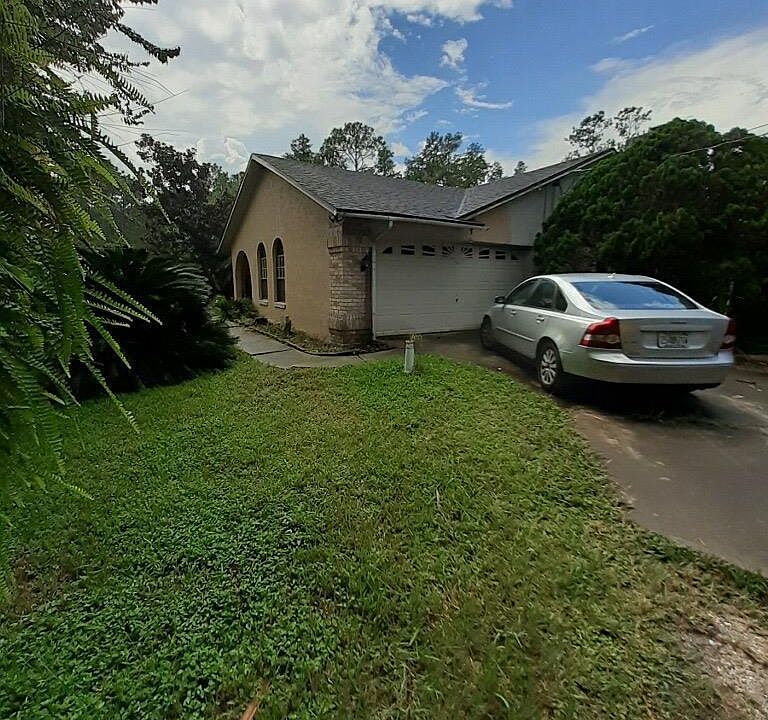 1st image of 245 Hemlock Dr