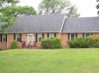 1717 Oakwood St, Bedford, VA 24523